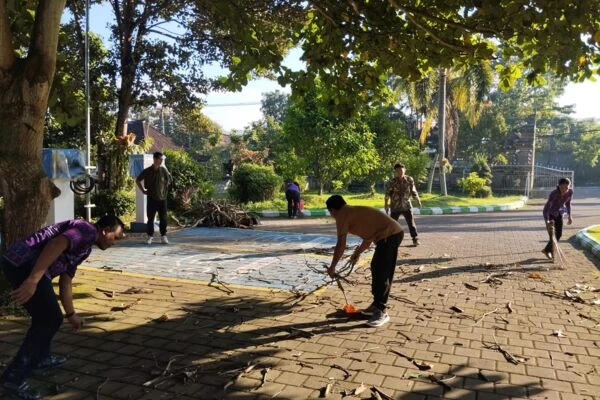 CAMAT MELAYA PASTIKAN KANTOR CAMAT "ASRI"