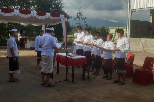 CAMAT OKA SANTHIKA TINGGALKAN MELAYA
